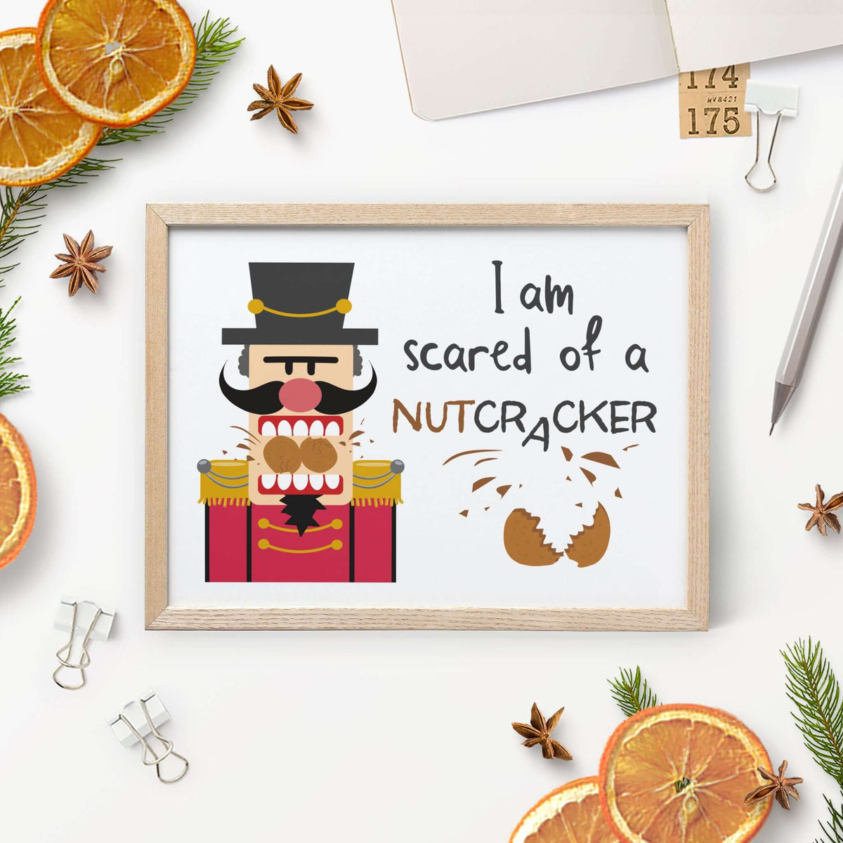Lustige Weihnachtskarte "Scared of a Nutcracker" - Motivansicht