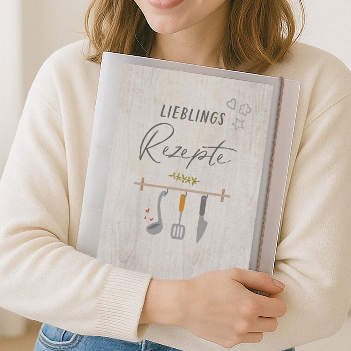 Flexibook Lieblingsrezepte in der Hand gehalten
