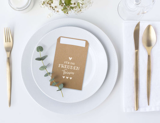 Dekorationsbeispiel Freudentränen Taschentücher Hüllen "Für die Freudentränen" Kraftpapier mit weiß