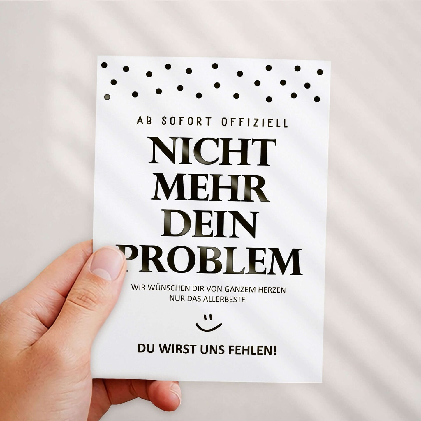 DIN A6 Karte zum Abschied in der Hand mit Spruch Nicht mehr dein Problem für Arbeitskollegen