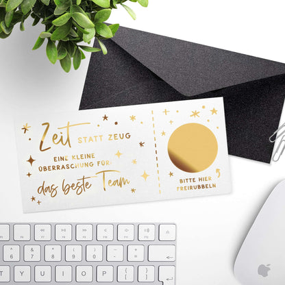 Rubbelgutschein personalisiert Zeit statt Zeug mit goldener Schrift und Überraschungsbereich.