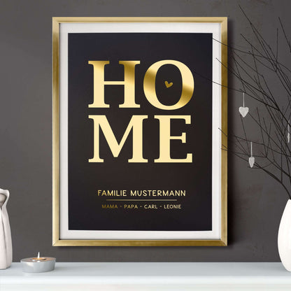 Personalisiertes Familienposter HOME – mit Familienname & Namen | Folienprägung | DIN A4, goldene Schrift auf schwarzem Hintergrund.