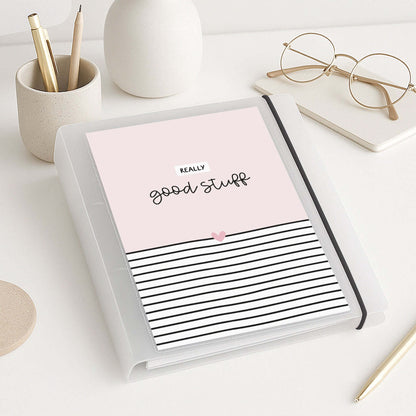 Flexibook Ringordner A4 Design Really Good Stuff auf Schreibtisch
