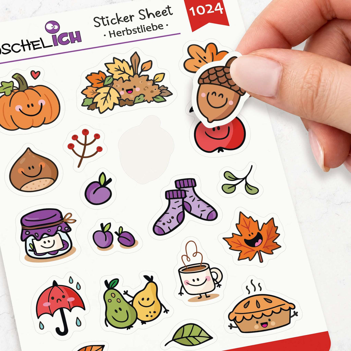 Hand löst einen Eichel-Sticker vom Herbst Sticker Sheet ab