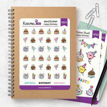 Ministicker Happy Birthday auf Kraftpapier-Notizbuch, daneben das Sticker Sheet Happy Birthday