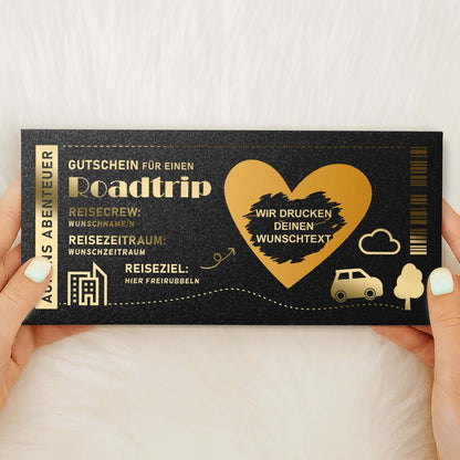 Roadtrip-Gutschein Schwarz-Gold – Vorlage mit Platzhalter für individuellen Wunschtext, handgehalten