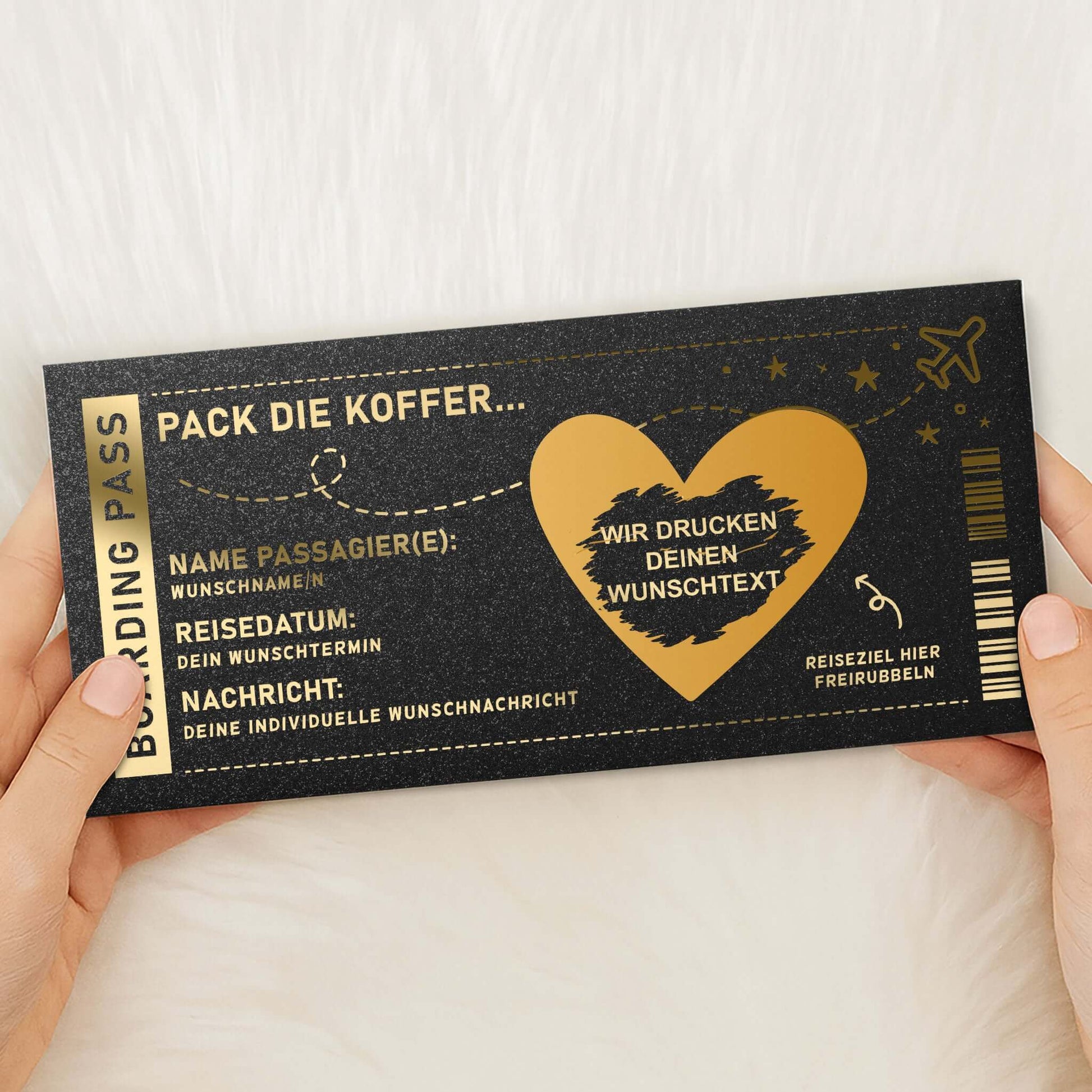 Rubbelkarte Boarding Pass Schwarz Schimmer Goldfolie – personalisierter Reisegutschein auf Teller, Lifestyle