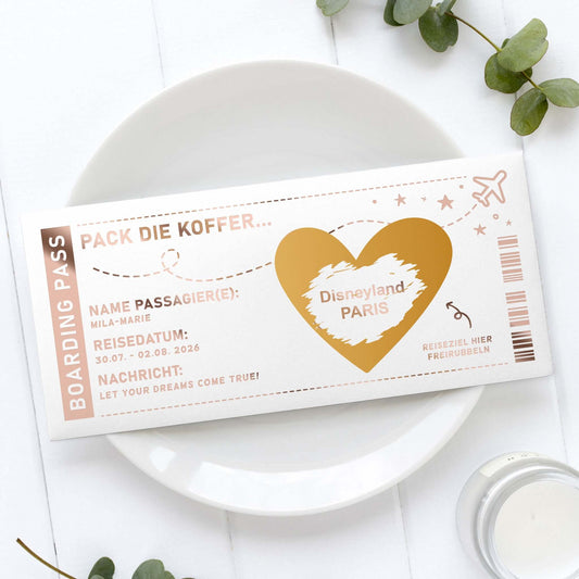 Rubbelkarte Boarding Pass Weiß Schimmer Rotfolie – großes Herz Motiv auf Teller, Lifestyle